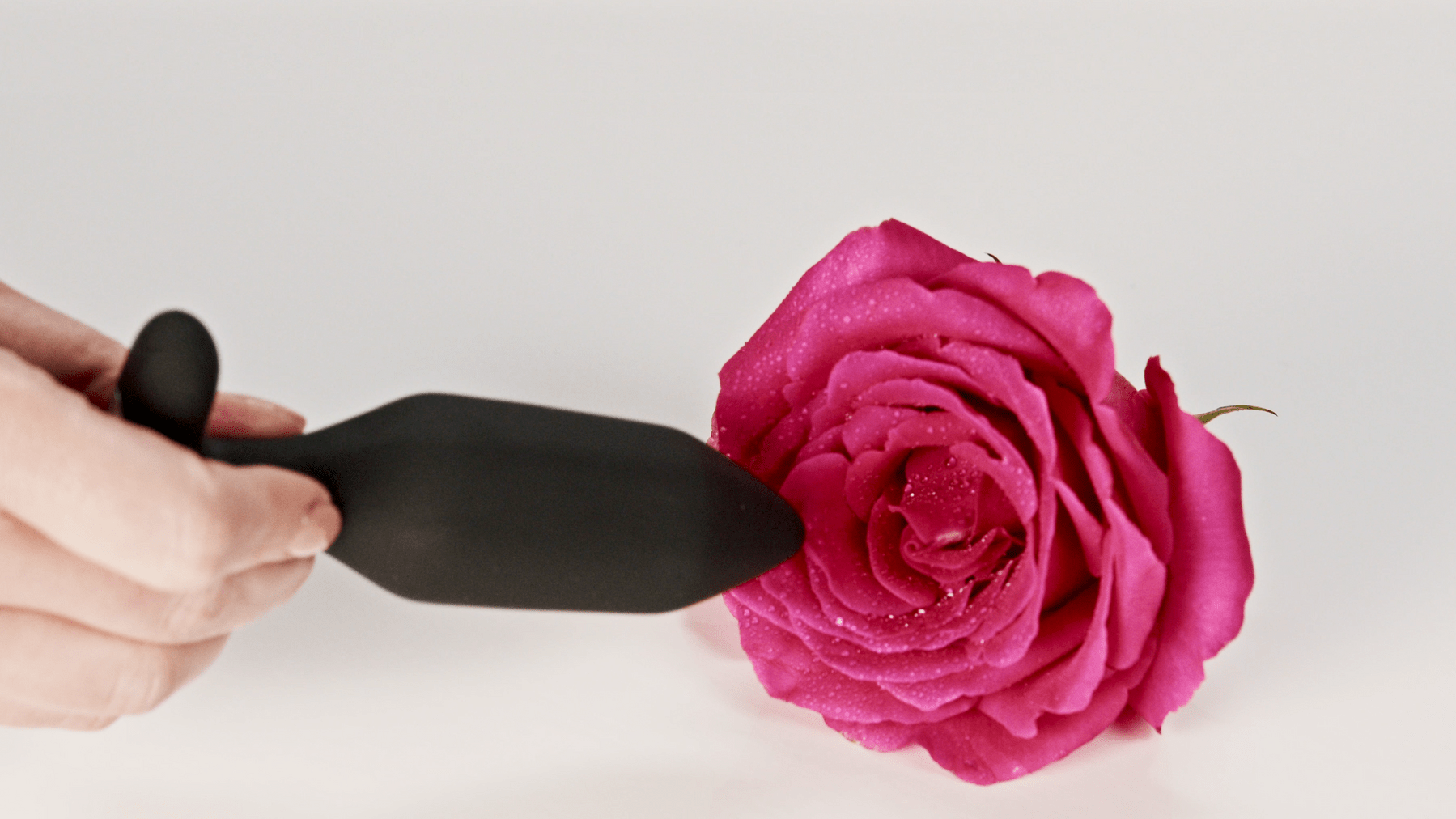 Je Joue Luxury Onyx-Inspired Vibrating Butt Plug for Exquisite Pleasure