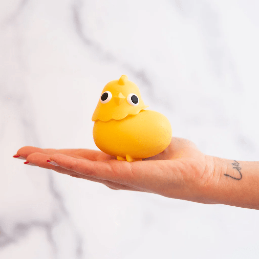 Adorable Emojibator Chickie - A Clitoral Vibrator for Exquisite Pleasure
