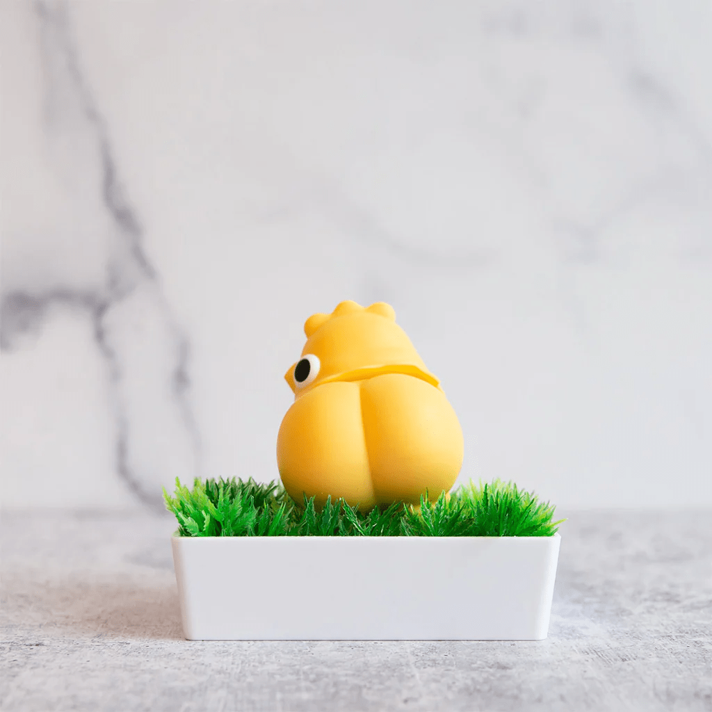 Adorable Emojibator Chickie - A Clitoral Vibrator for Exquisite Pleasure