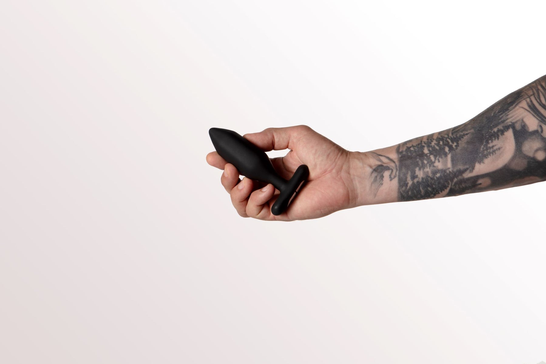 Je Joue Luxury Onyx-Inspired Vibrating Butt Plug for Exquisite Pleasure
